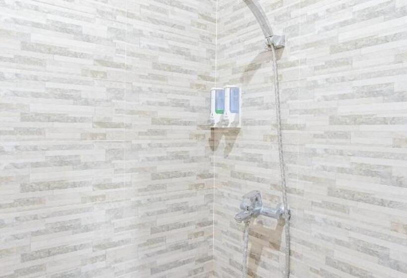 펜션 Reddoorz Near Muaya Beach Jimbaran