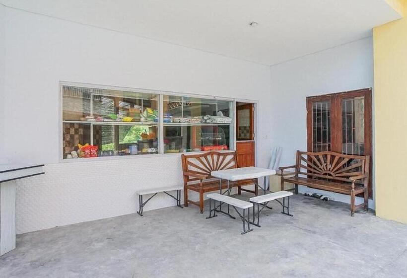 펜션 Reddoorz Near Muaya Beach Jimbaran