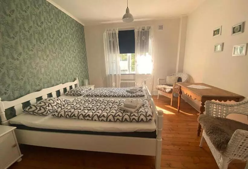 ペンション Villa Karllösa Bed And Breakfast