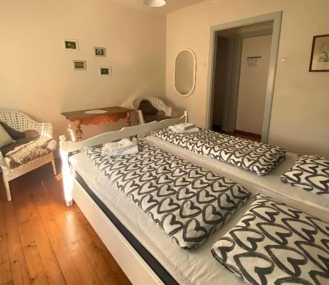 ペンション Villa Karllösa Bed And Breakfast
