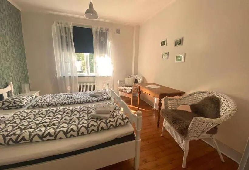 ペンション Villa Karllösa Bed And Breakfast