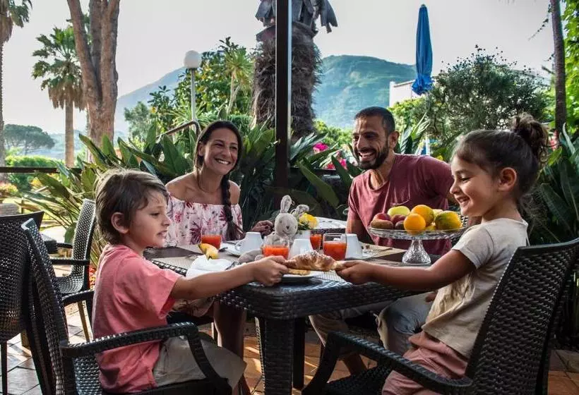 هتل Le Canne Family Resort & Spa