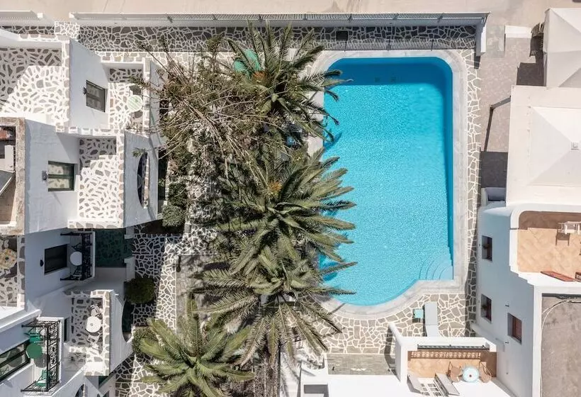 هتل Annita's Village