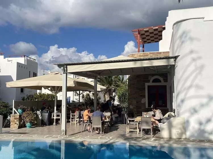 هتل Annita's Village