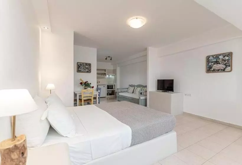 هتل Annita's Village