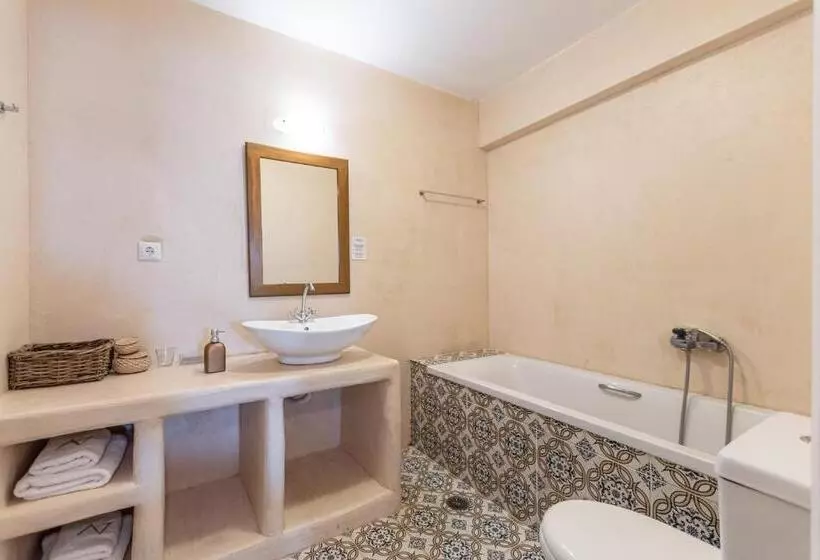 هتل Annita's Village