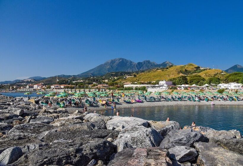 فندق Delle Stelle Beach Resort