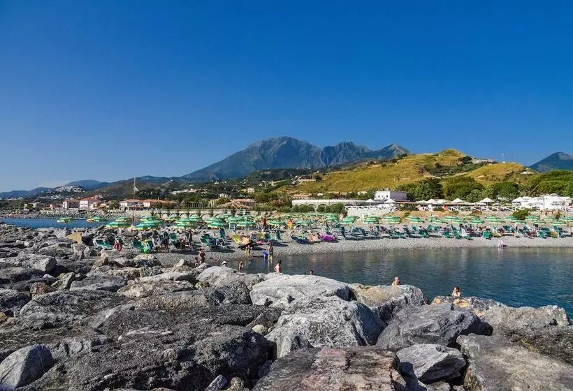 Отель Delle Stelle Beach Resort