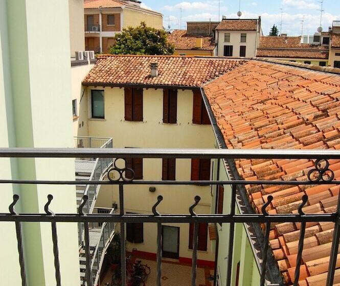 فندق Mantegna Stazione