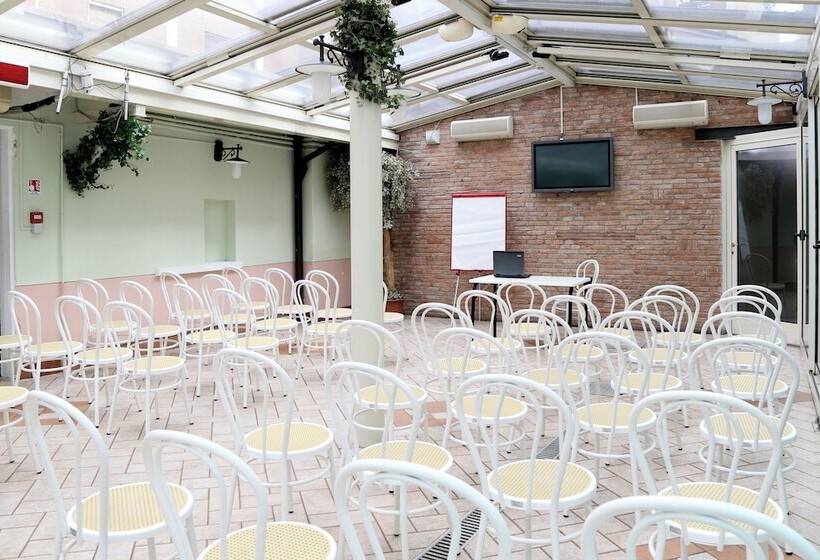 فندق Mantegna Stazione