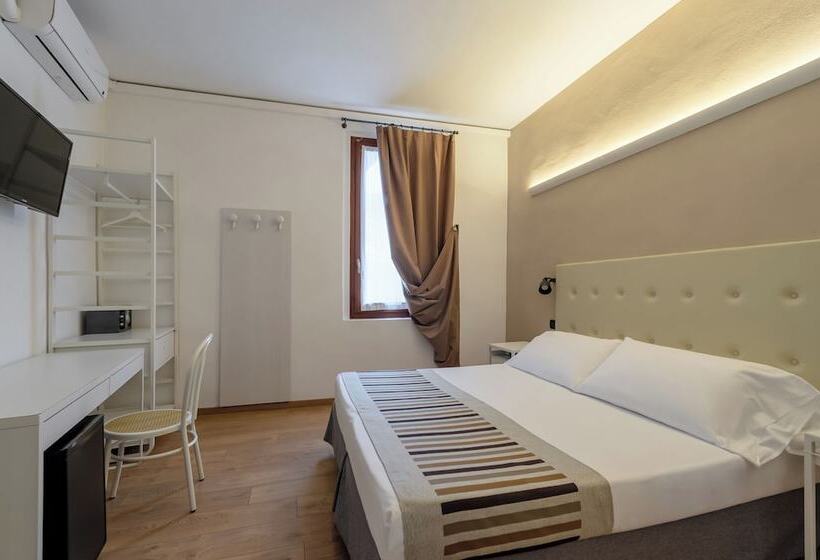 فندق Mantegna Stazione