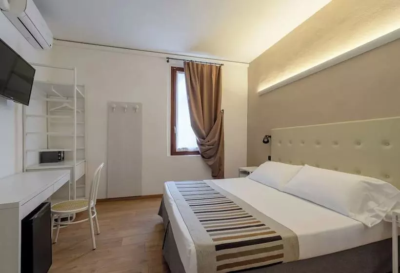 فندق Mantegna Stazione