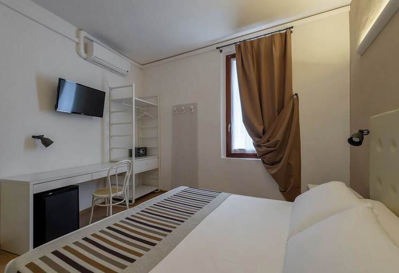 فندق Mantegna Stazione