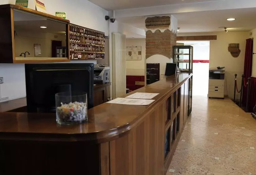 فندق Mantegna Stazione