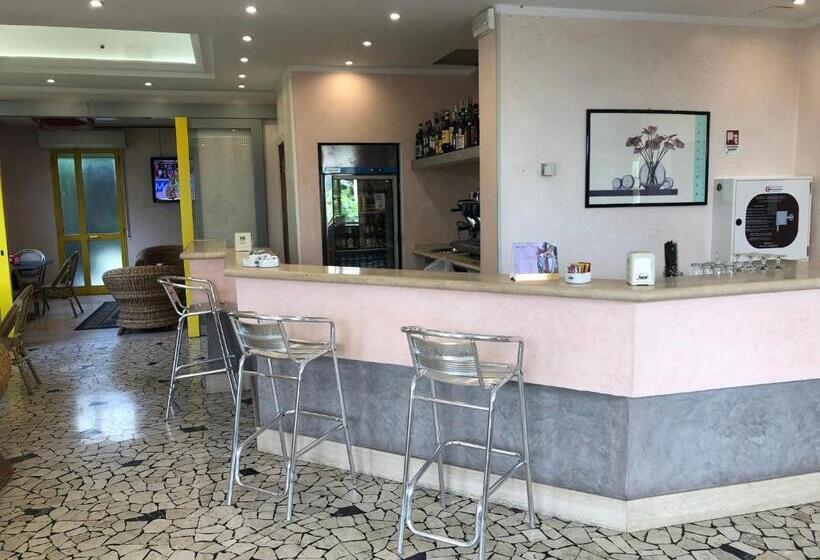 Szálloda Marzia Con Piscina