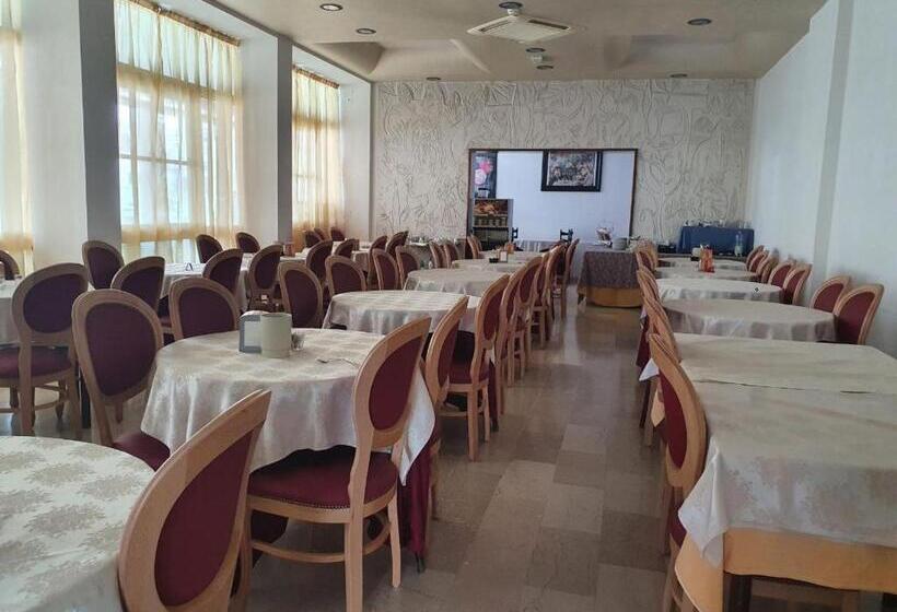 בית מלון כפרי Moresco   Piscina Beach Village