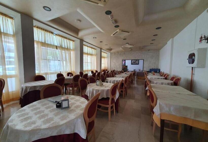 בית מלון כפרי Moresco   Piscina Beach Village