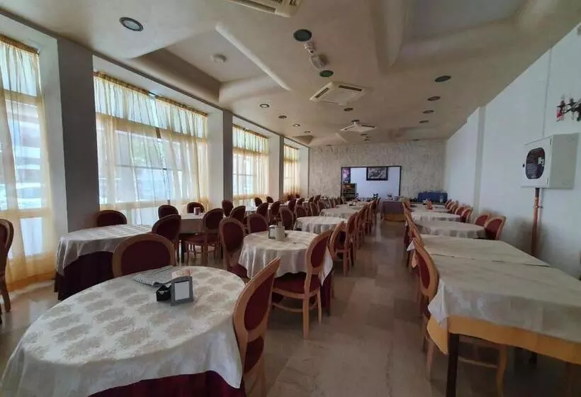 Отель Moresco   Piscina Beach Village