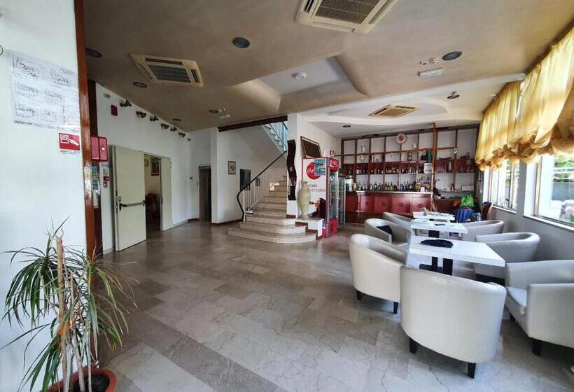 בית מלון כפרי Moresco   Piscina Beach Village