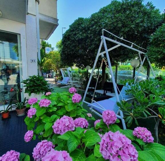 בית מלון כפרי Moresco   Piscina Beach Village