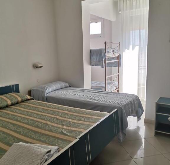 בית מלון כפרי Moresco   Piscina Beach Village