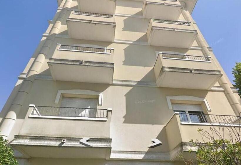 בית מלון כפרי Moresco   Piscina Beach Village