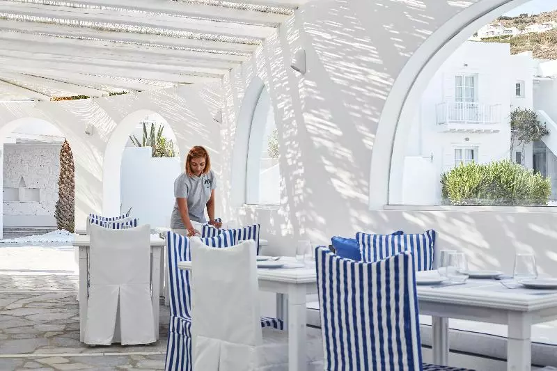هتل Mr. And Mrs. White Tinos
