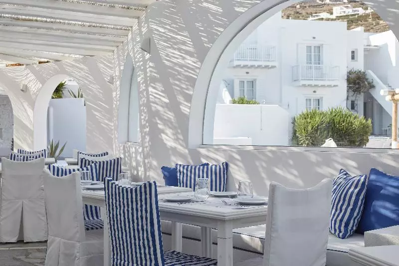 هتل Mr. And Mrs. White Tinos