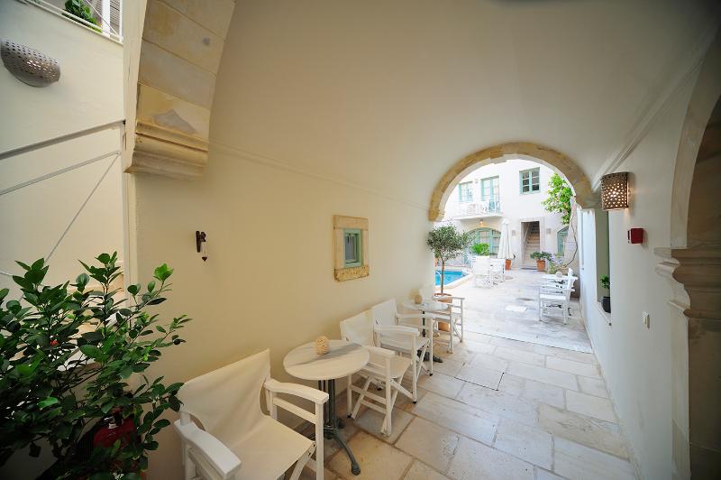 ホテル Mythos Suites Boutique