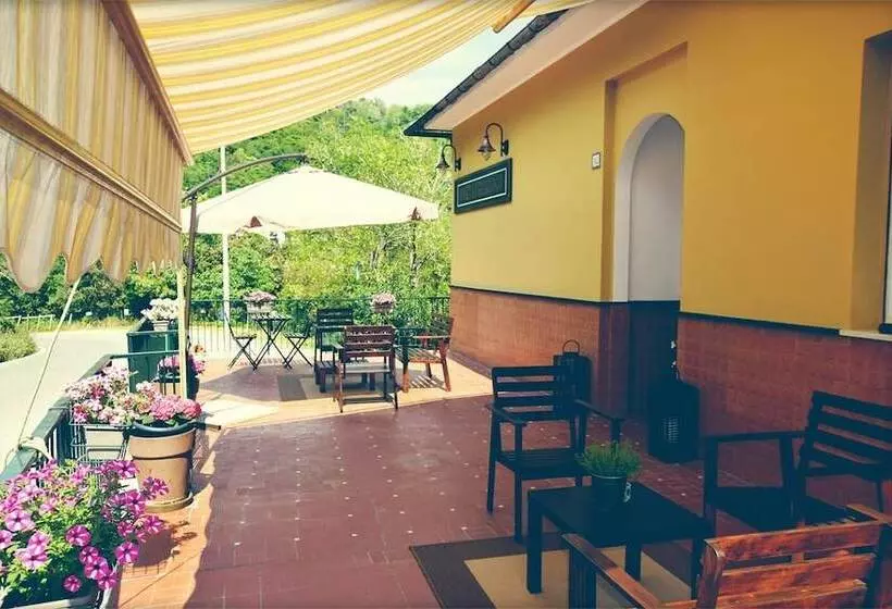 Отель Pineta Del Borgo