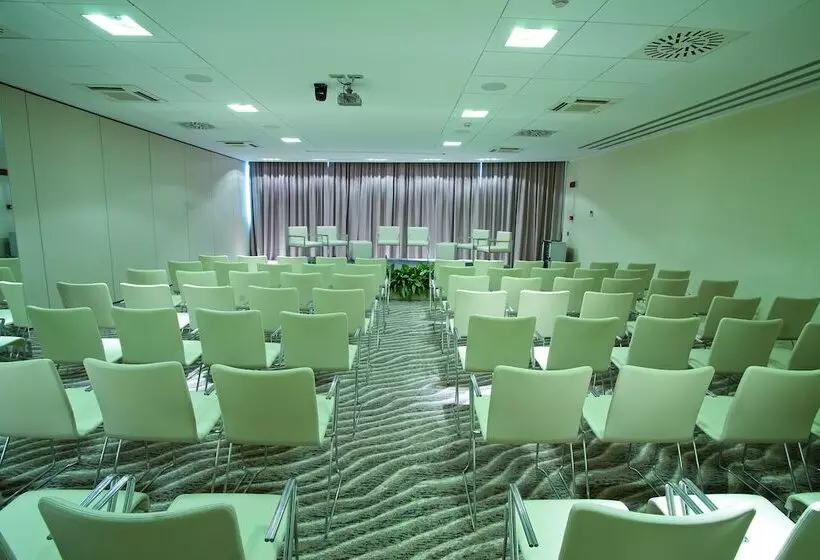 Отель Premier & Suites  Premier Resort