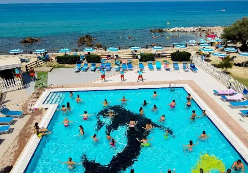 ホテル Villaggio Torre Ruffa Robinson