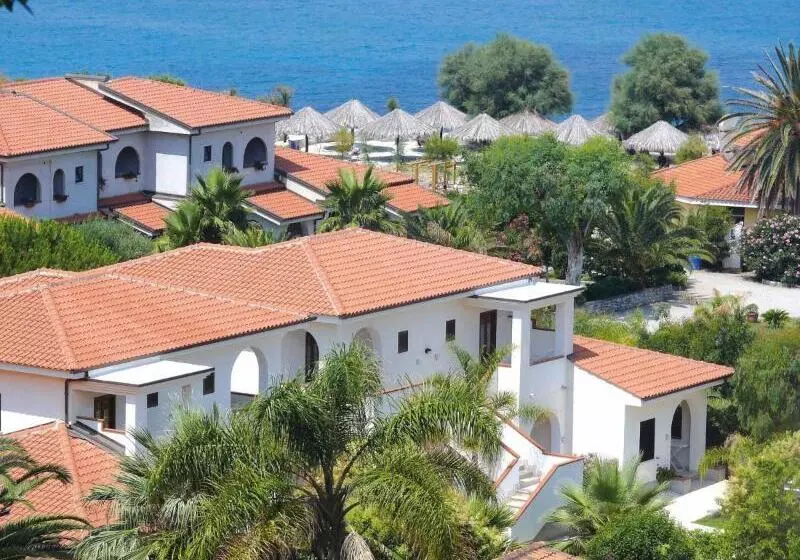 ホテル Villaggio Torre Ruffa Robinson
