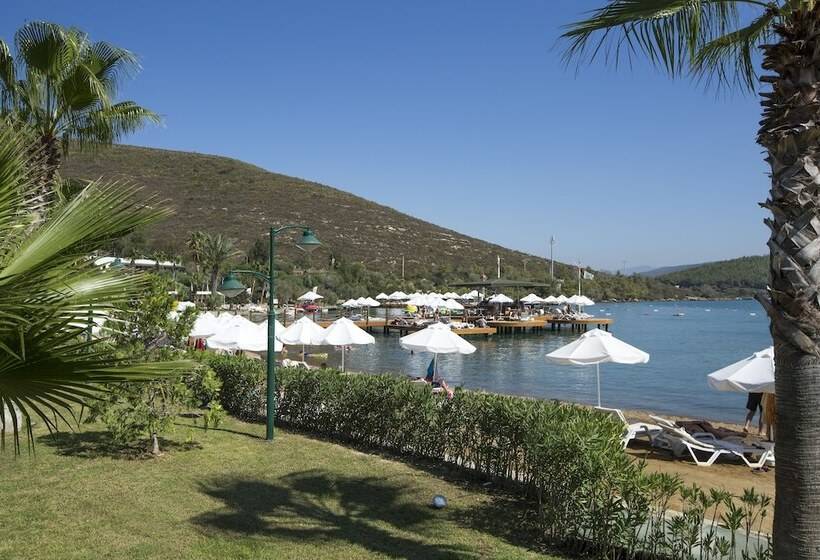 Green Bay Resort & Spa