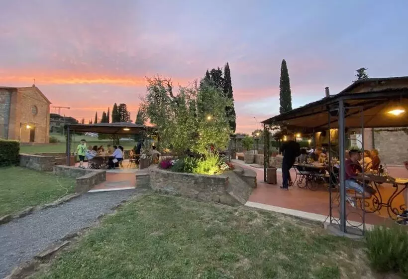 هتل Castellare Di Tonda