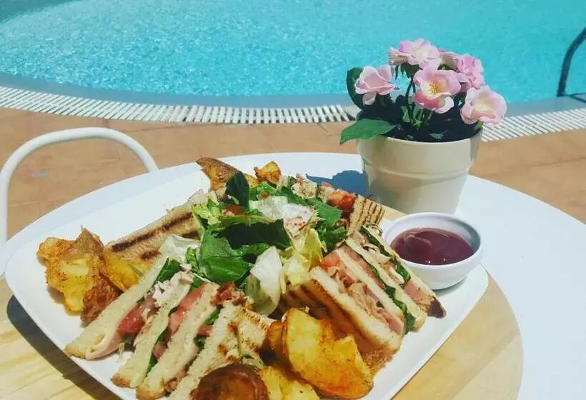 هتل Privee Santorini