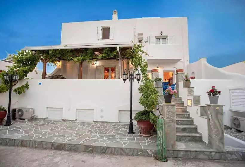 Kontaratos Studios & Apartments