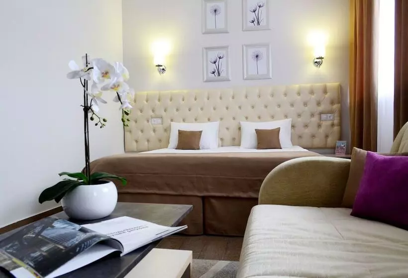 Hotelli Lux Promo Park & House