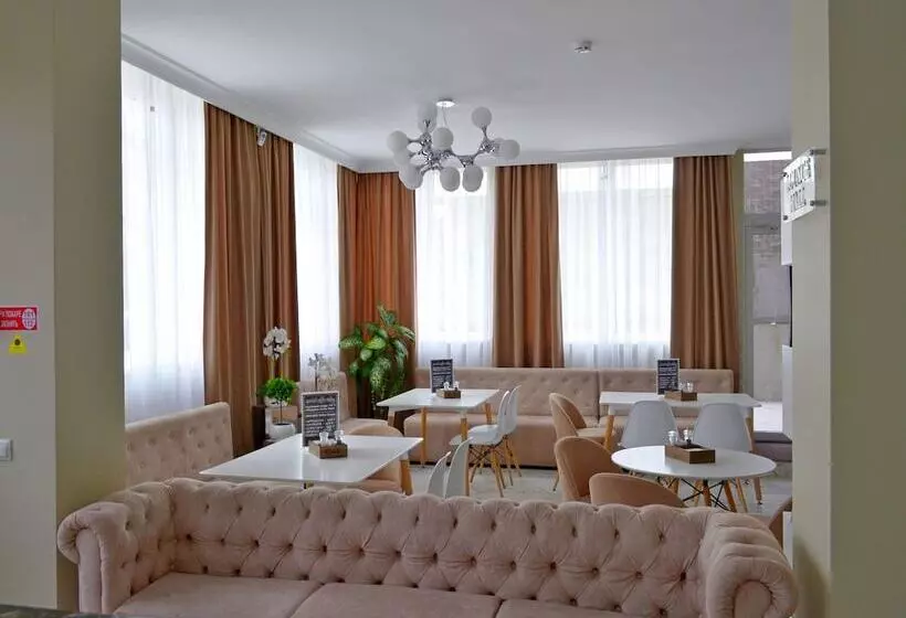 Hotelli Lux Promo Park & House