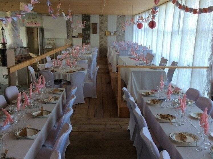 צימר Chinova Mötesgård