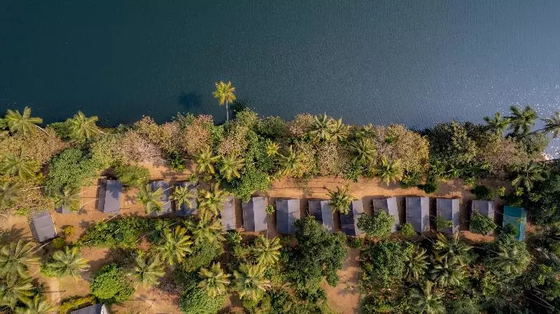 Hotelli Amritara Riverside Luxury Tents