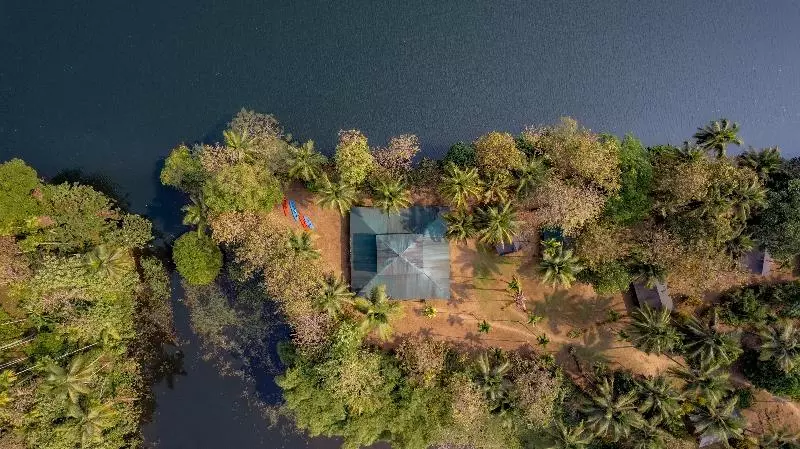 Hotelli Amritara Riverside Luxury Tents