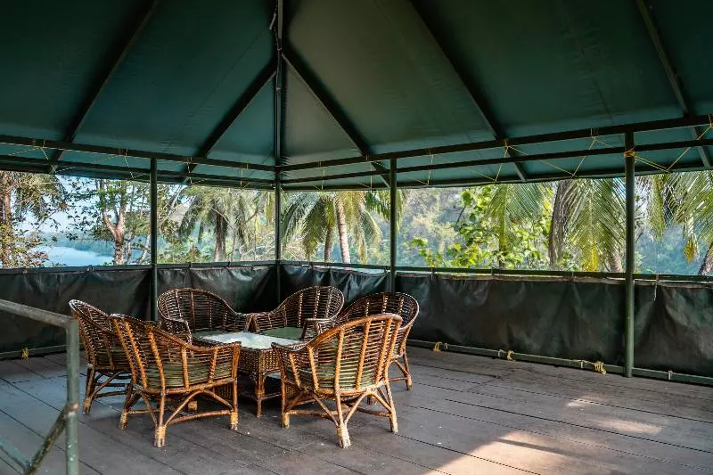 Hotelli Amritara Riverside Luxury Tents