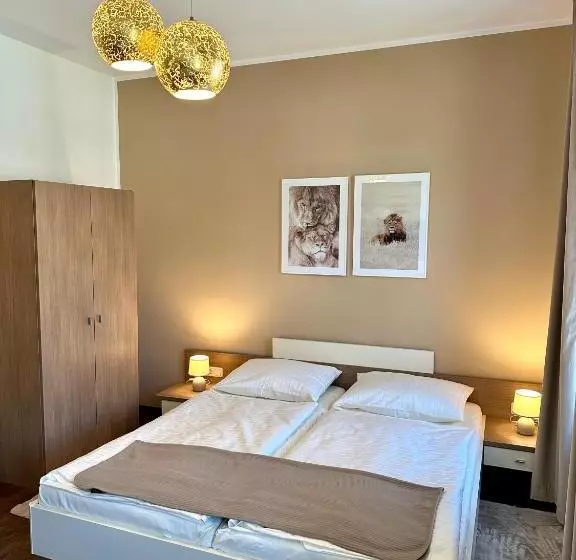 Aamiaismajoitus (B&B) Johnys Jungle