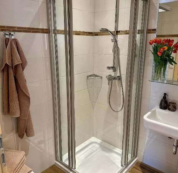 Aamiaismajoitus (B&B) Johnys Jungle