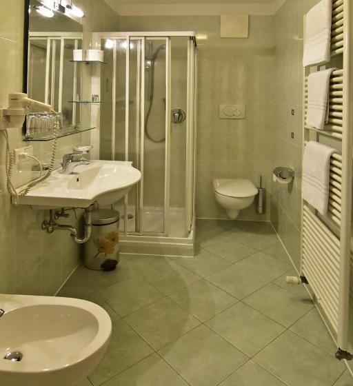 住宿加早餐  Zimmervermietung Zum Weissen Rössl