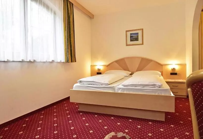 Aamiaismajoitus (B&B) Zimmervermietung Zum Weissen Rössl