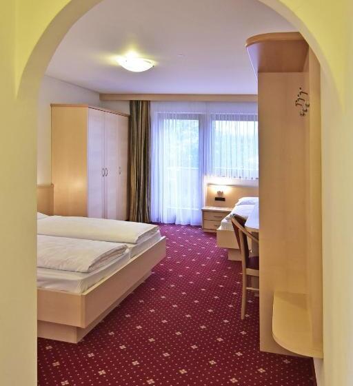 住宿加早餐  Zimmervermietung Zum Weissen Rössl