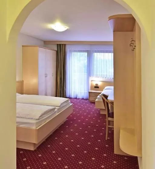 Aamiaismajoitus (B&B) Zimmervermietung Zum Weissen Rössl