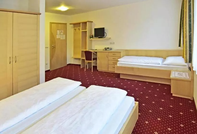 Aamiaismajoitus (B&B) Zimmervermietung Zum Weissen Rössl